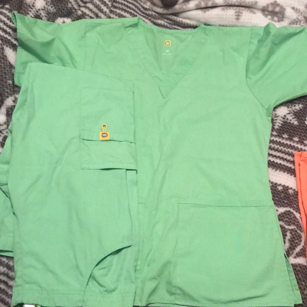XS green scrub set
